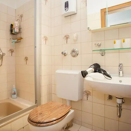 Cosy Apartment In Zueschen With A View Of The Winterberg Mountains דירה ווינטרברג