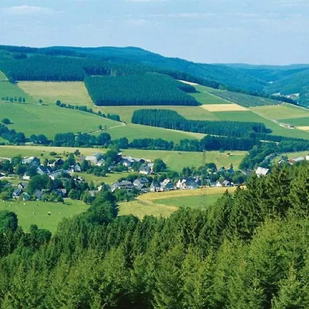 Cosy Apartment In Zueschen With A View Of The Winterberg Mountains * ווינטרברג
